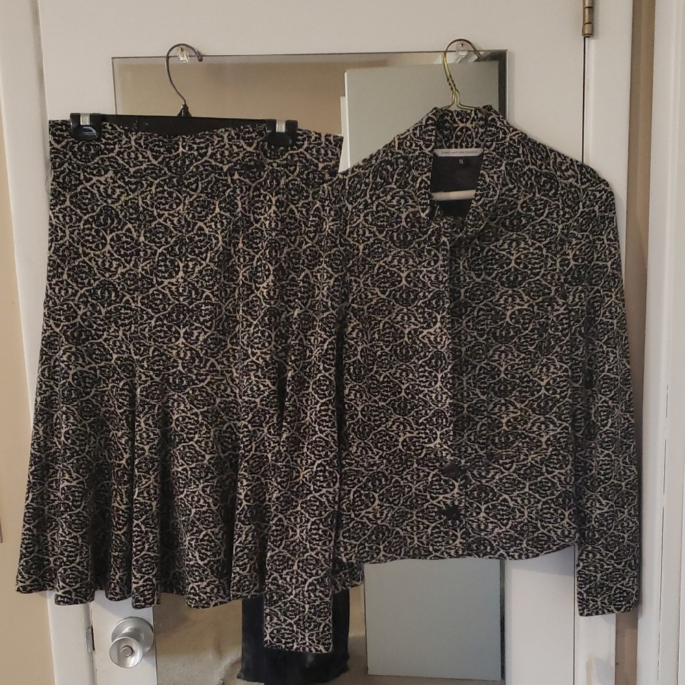 Elegant Black and Cream Skirt Set DVF